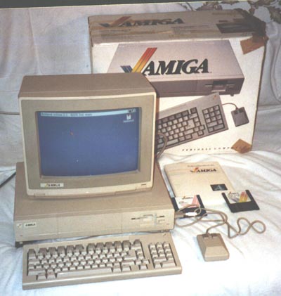 amiga1000wBoxOnWhiteWorkbench.jpg