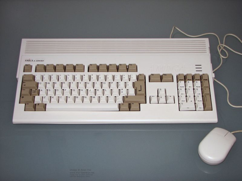 Commodore-Amiga-A-1200-HD-001.JPG