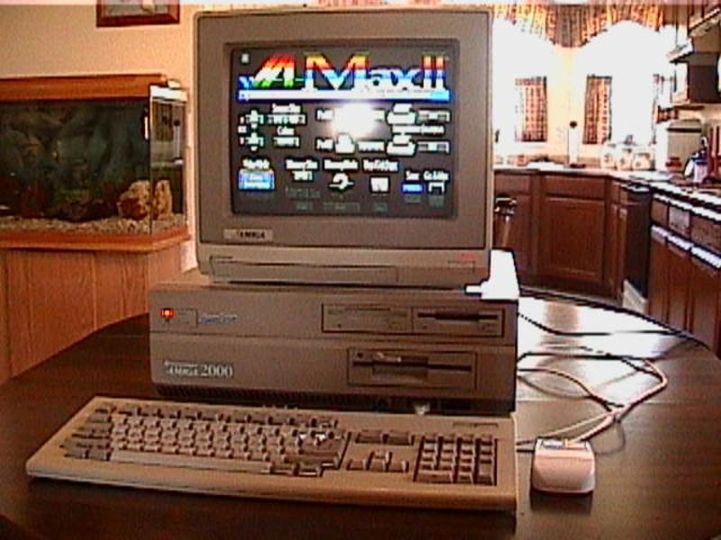 amiga2000onTable.jpg