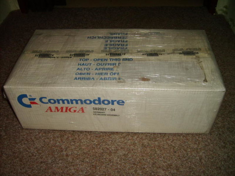 Commodore_A4000T_box-300x225.jpg