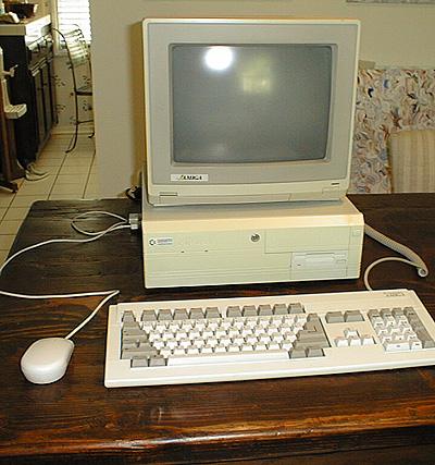 amiga4000aonDeskWMonitor.jpg