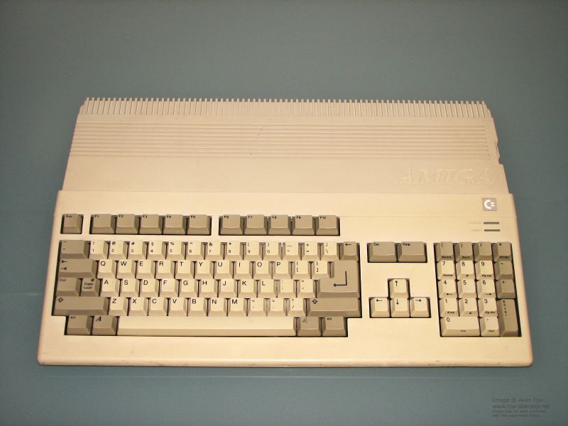 Commodore-Amiga-A-500-002.JPG