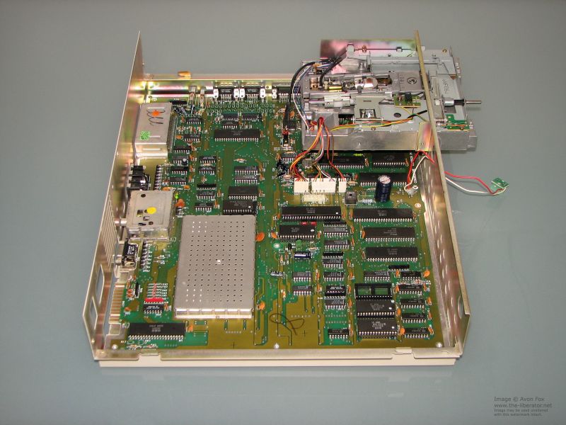 Commodore-128D-008-Motherboard (1).JPG