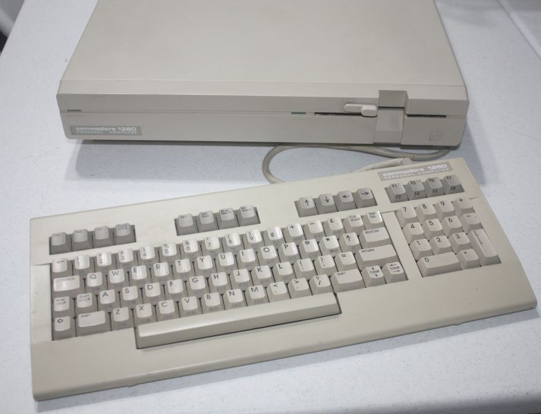 c128dMineKeyboardAngle2.jpg