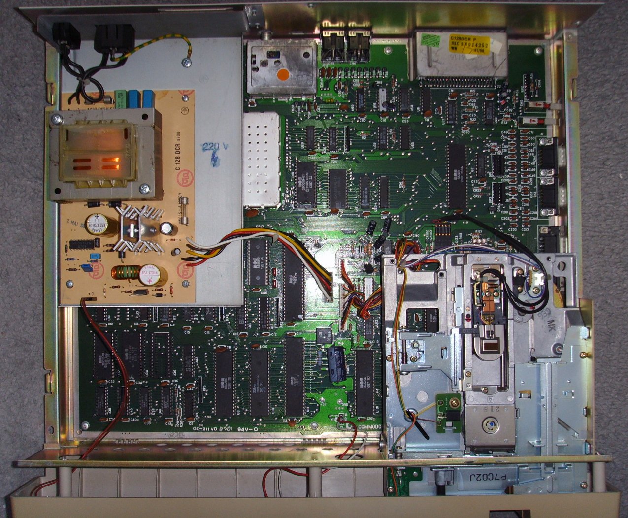 c128d_inside.jpg