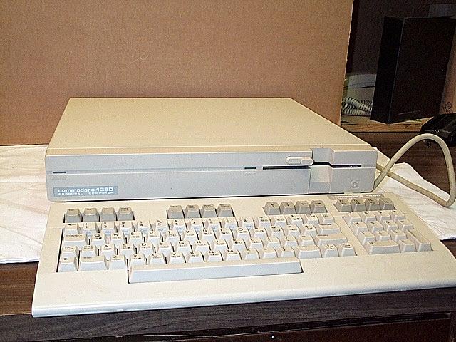 commodore128DcominAtCha.jpg