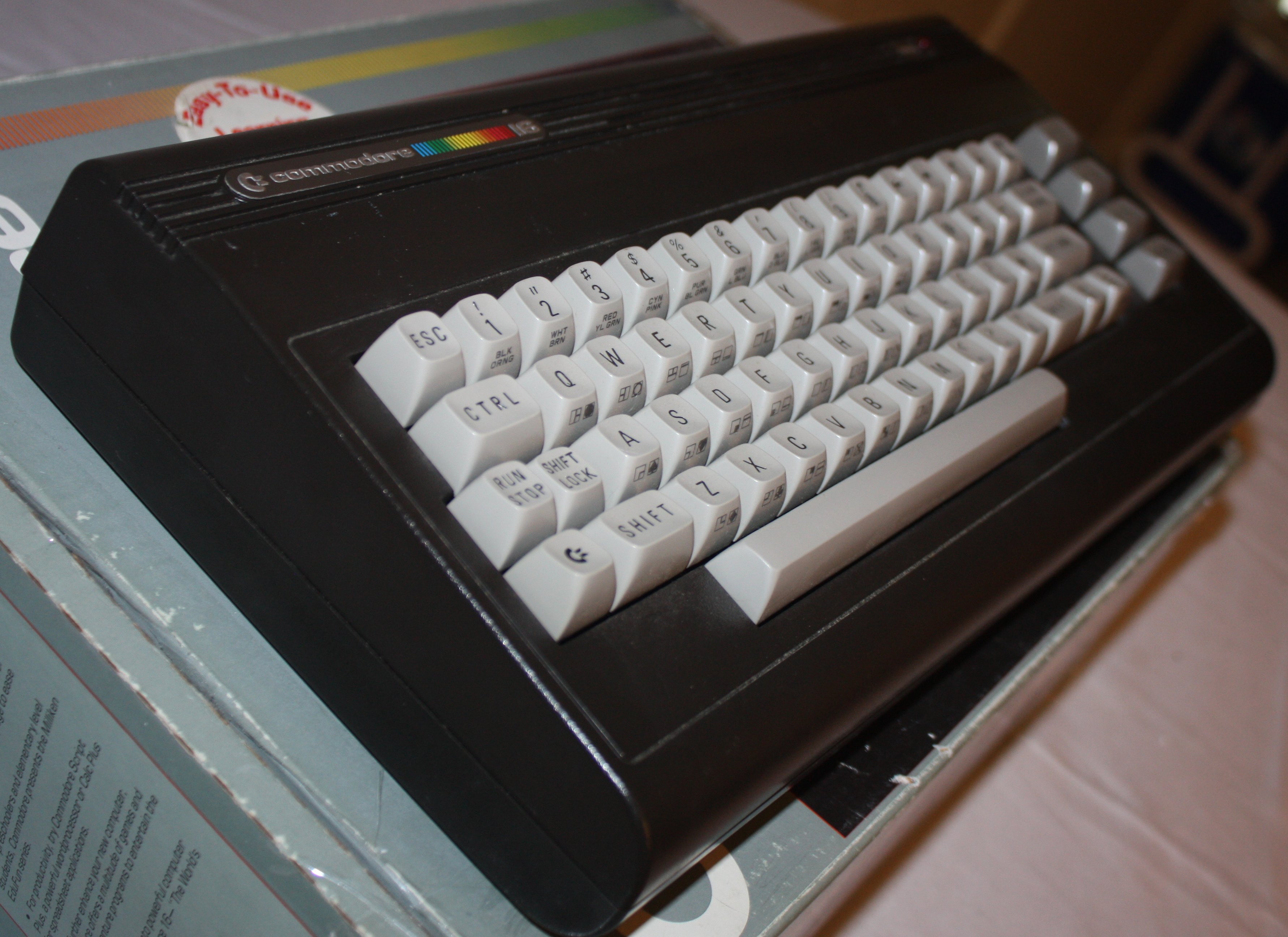 c16mineCloseAngleKeyboard-CA1106314.jpg