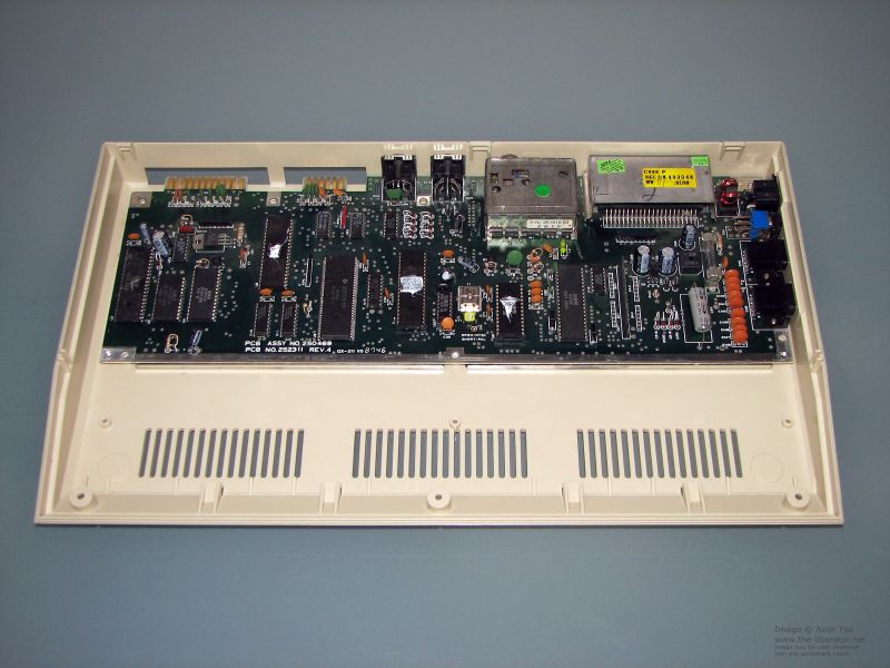 Commodore-64-White-Hong-Kong-REV-4-ver-1-008-Motherboard.JPG
