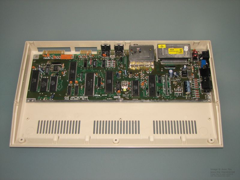 Commodore-64-White-Hong-Kong-REV-4-ver-2-008-Motherboard.JPG