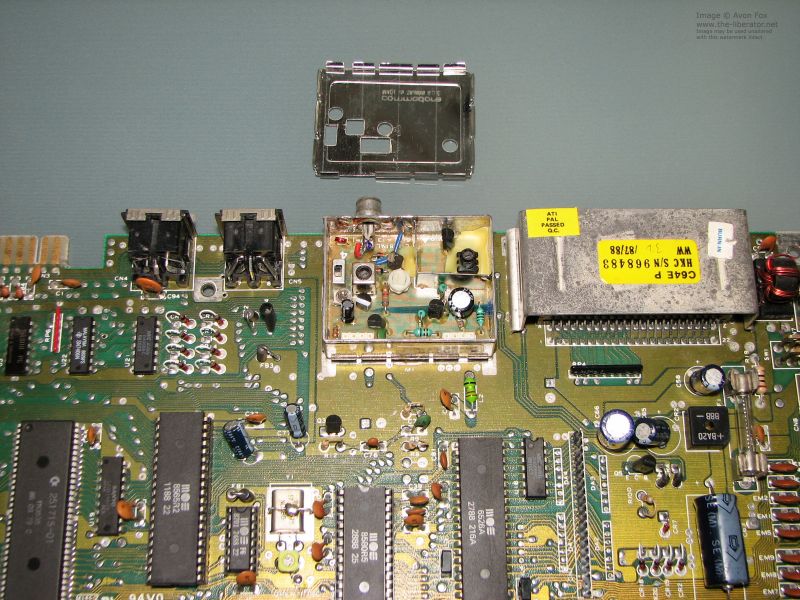 Commodore-64-White-Hong-Kong-REV-4-ver-2-011-Motherboard.JPG