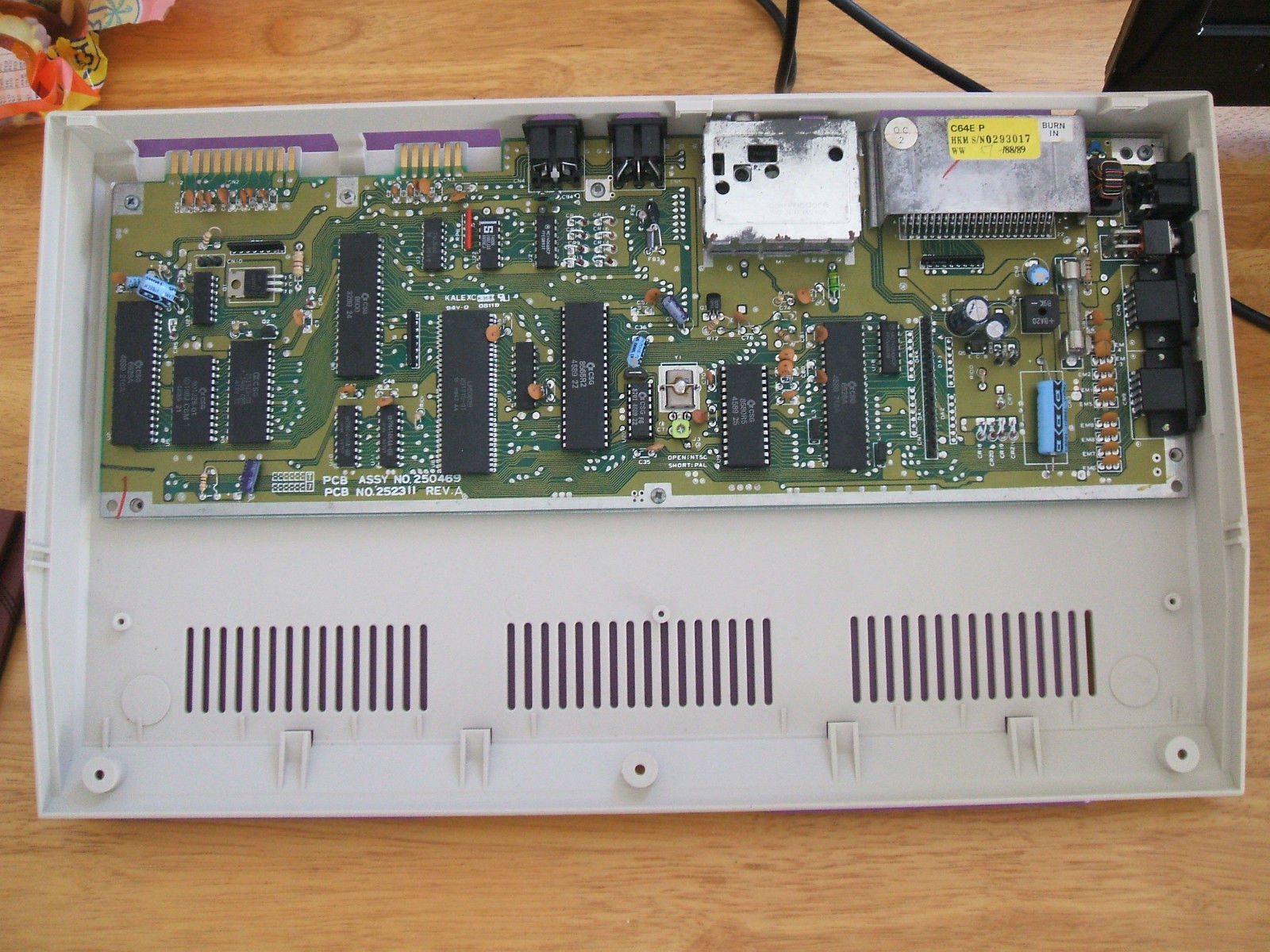 c64cMotherboard.jpg