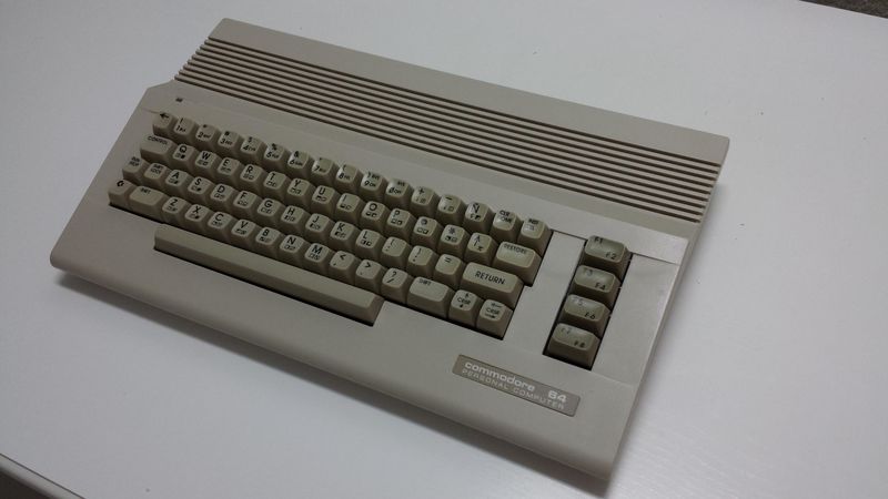 c64cSpanishKeyboardAngle.jpg