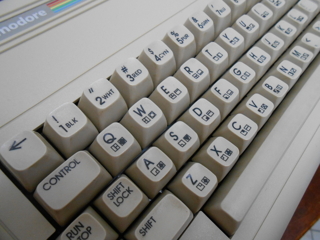 c64gKeyboardClose.jpg