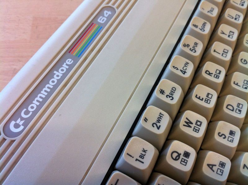 c64gLogoClose.jpg