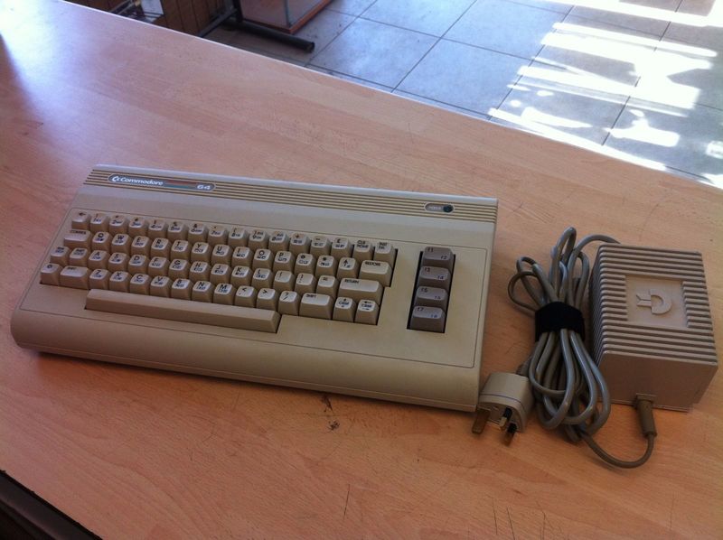 c64gOnTable.jpg