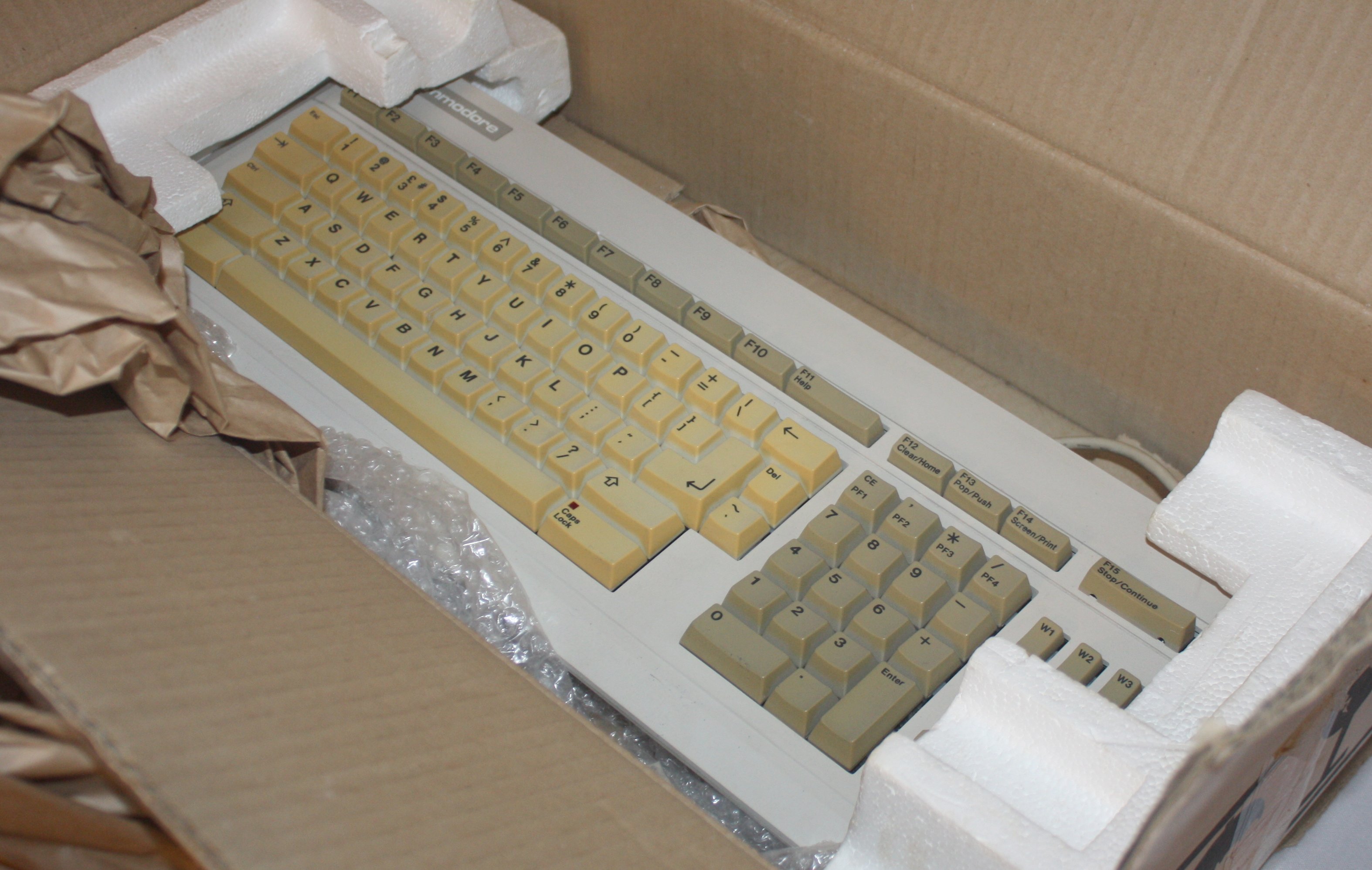 c900keyboardMineInBox.jpg