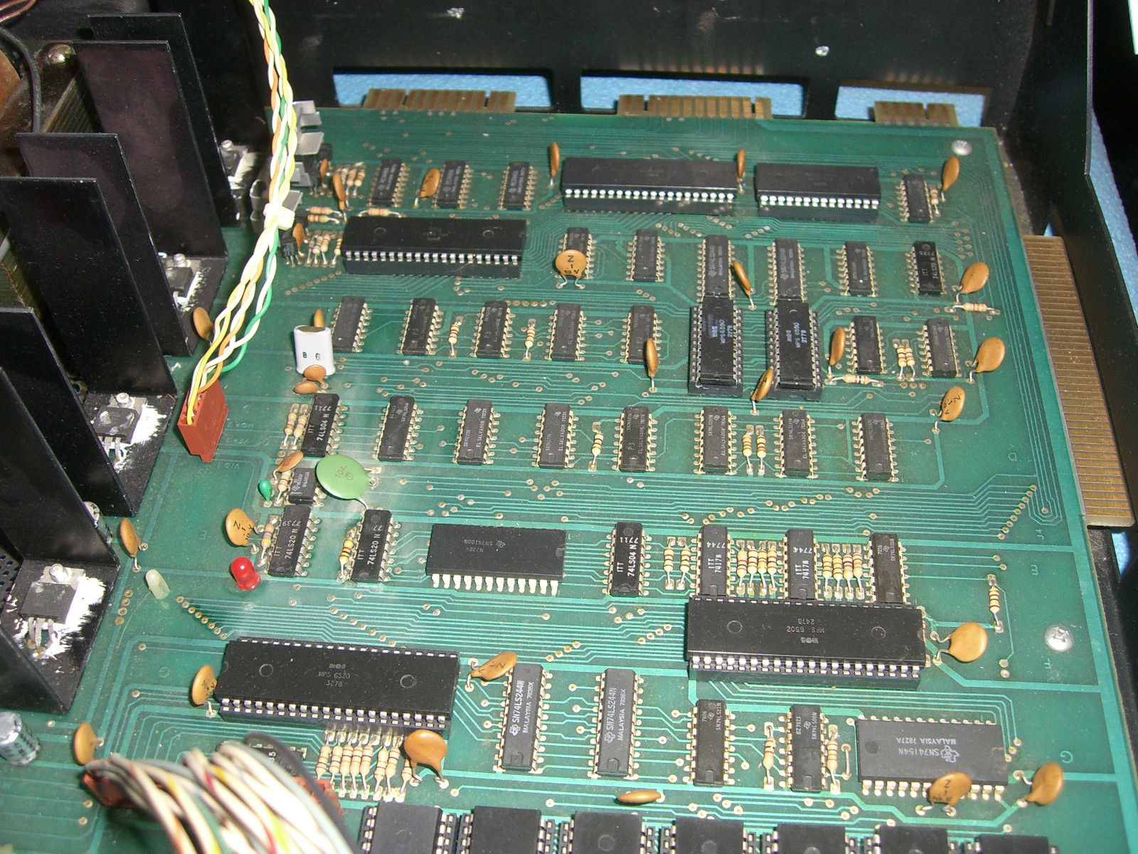 2001-8motherboard.jpg