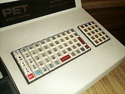 pet2001-8keyboard.jpg