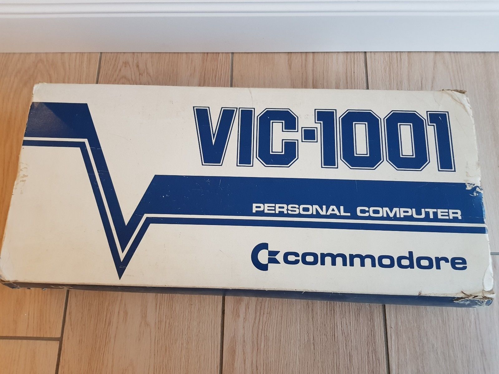 vic1001box2.jpg