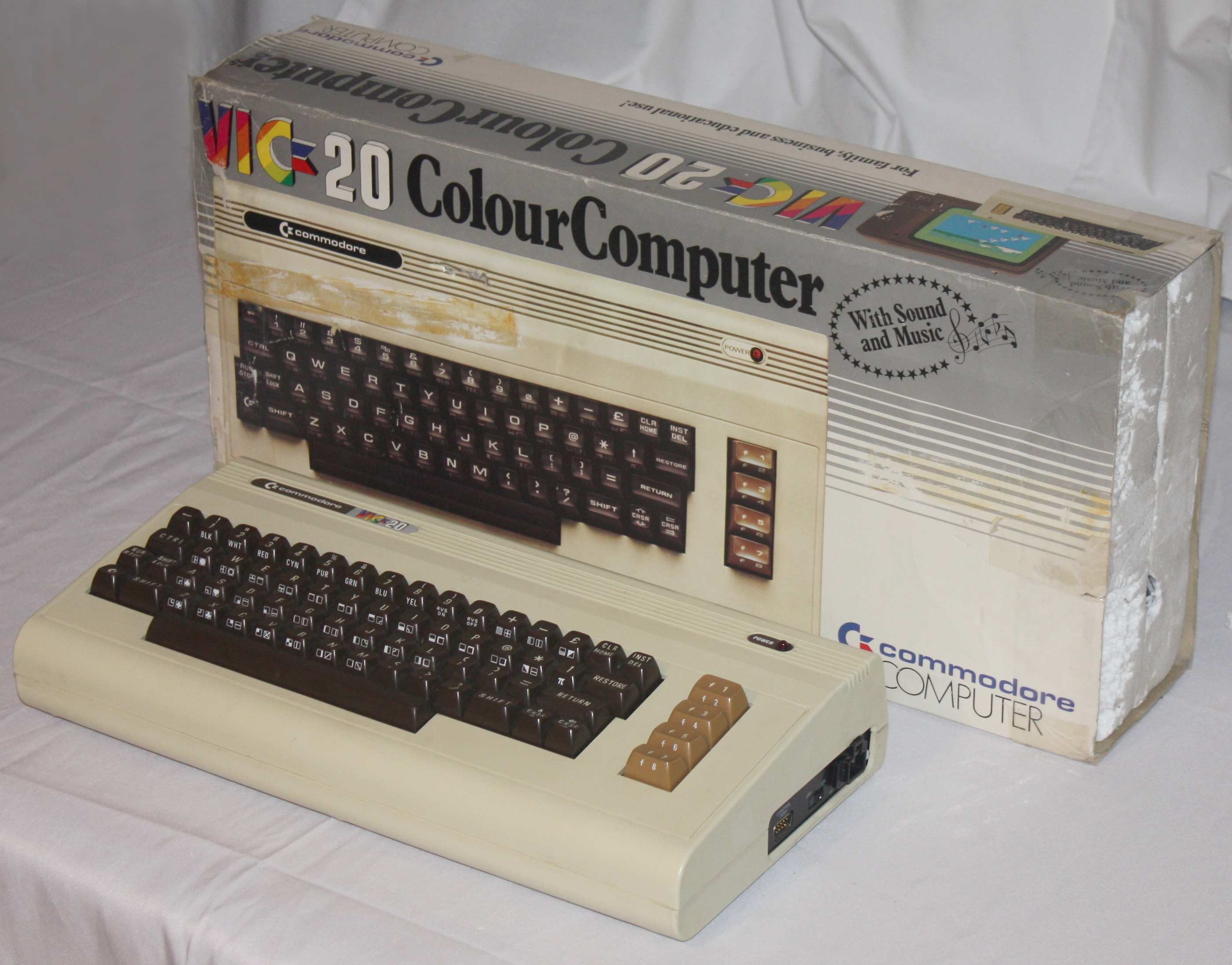 vic20mineRHSAnglewBox-wgb56204.jpg