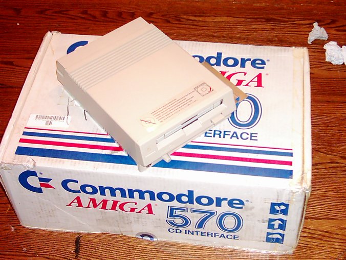 amiga570OnBox1.jpg