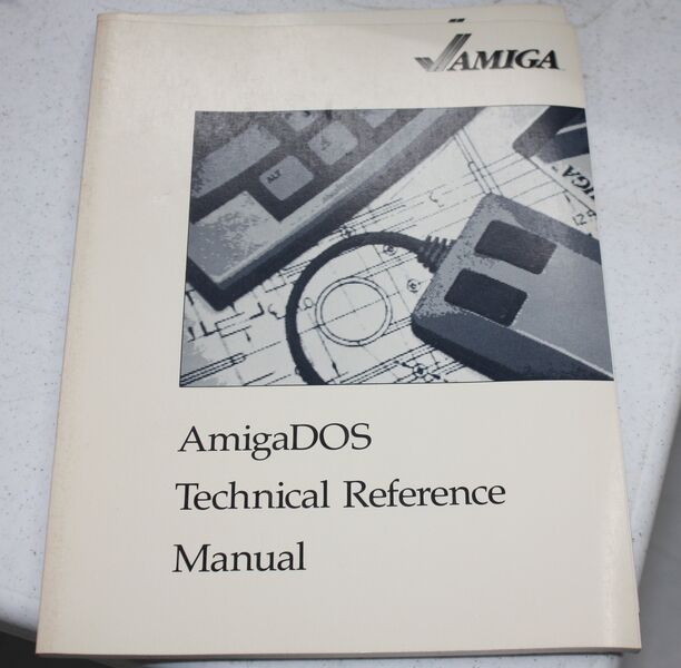 Books515-Mine-AmigaDOS_Tech_Ref_Man.jpg