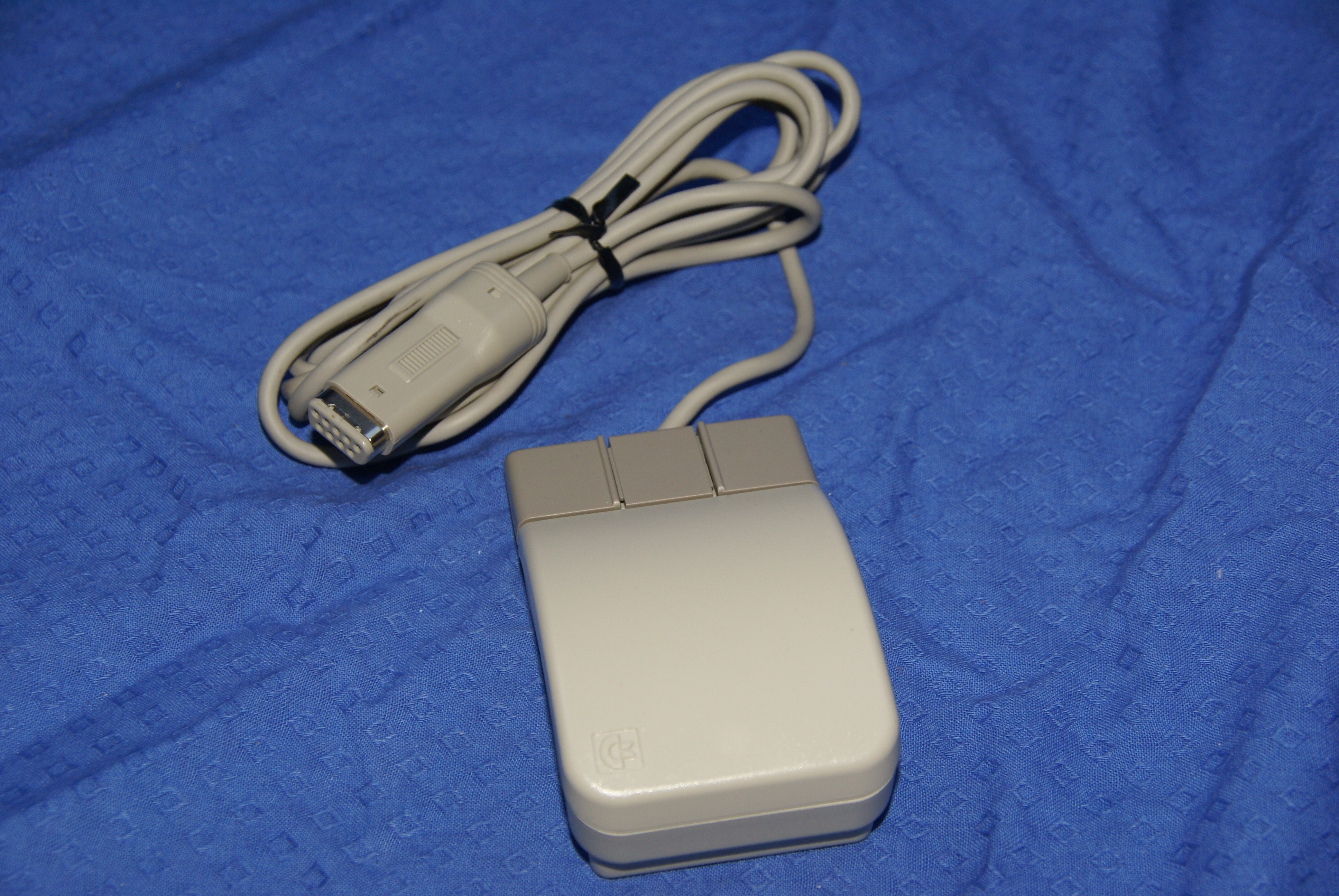 a3kUX02mouseTop.jpg