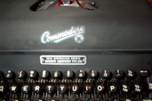 oldTypewriter1.jpg